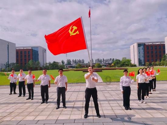 丸美股份:眼部护理龙头,多品牌战略促成长