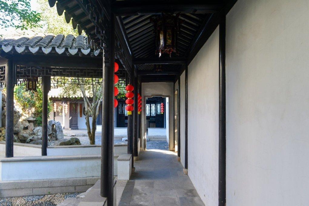 婧婧整理卧室